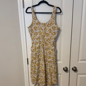 Floral Scoop Neck Sundress in Yellow and White